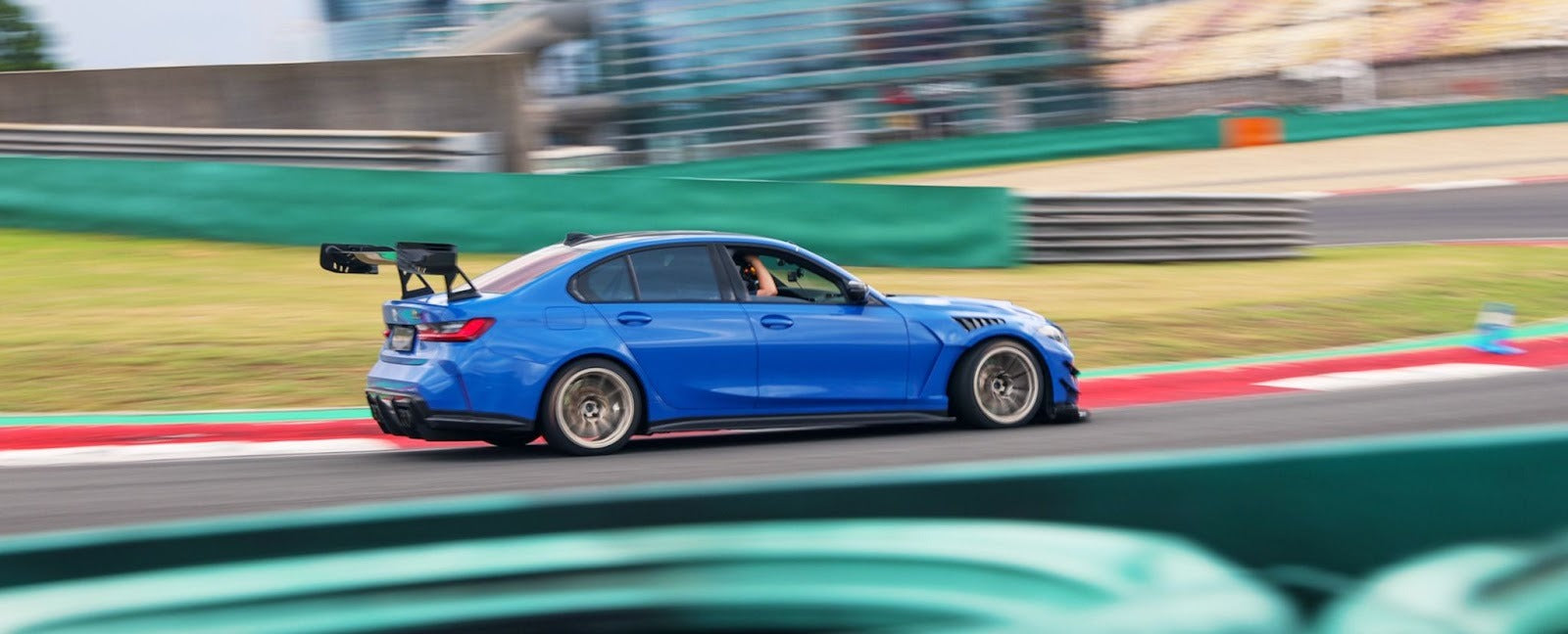 How Crosswinds & Road Surface Affect Aero Stability at High Speed