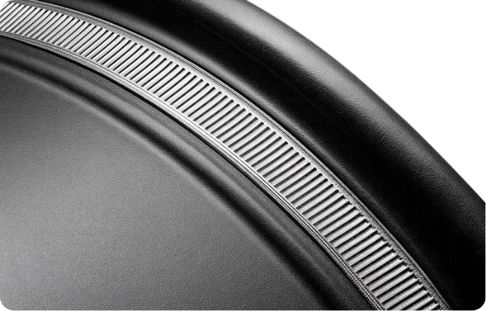 Close-up of the machined inner rim texture