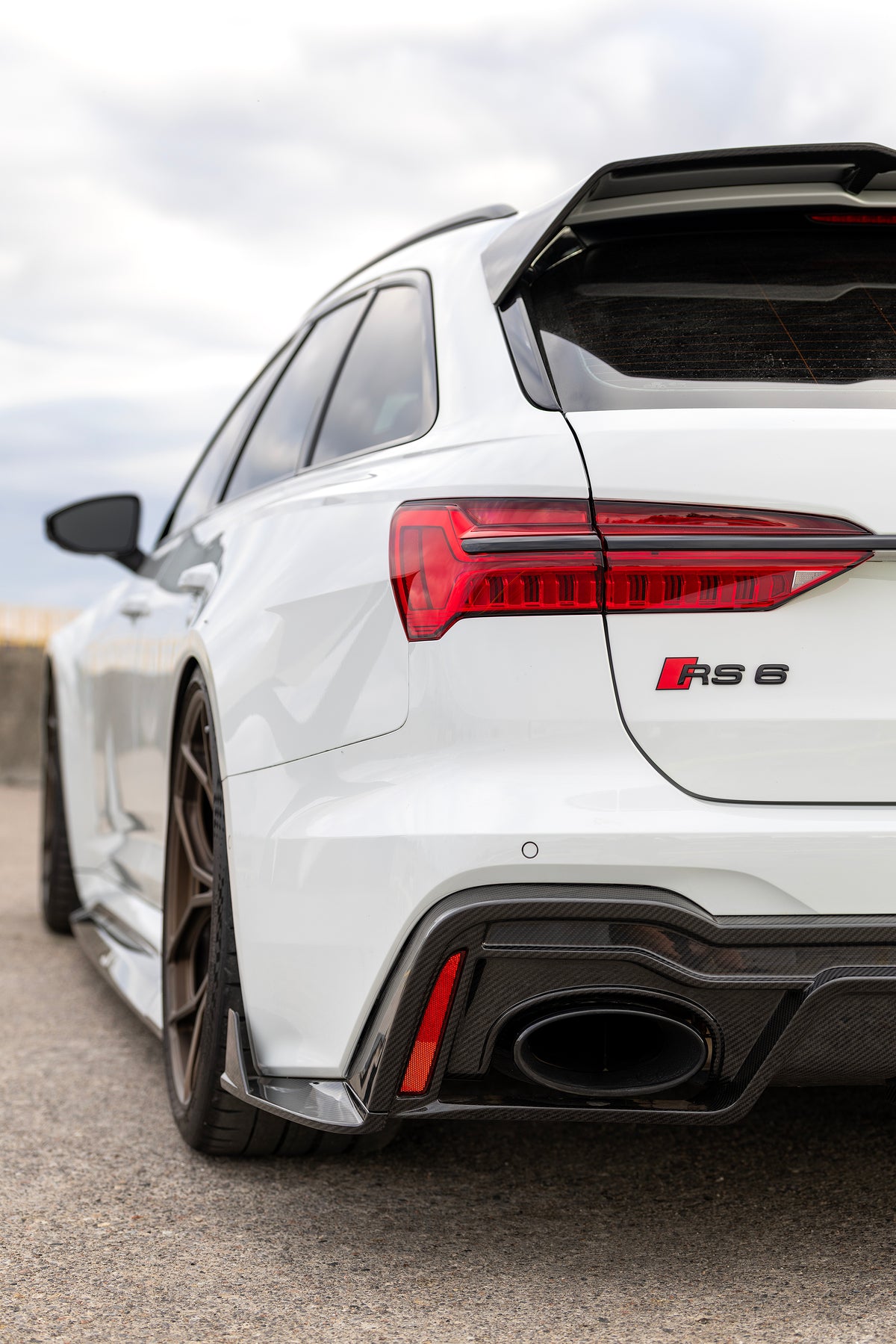 EU Audi RS6 C8 — White Street Build