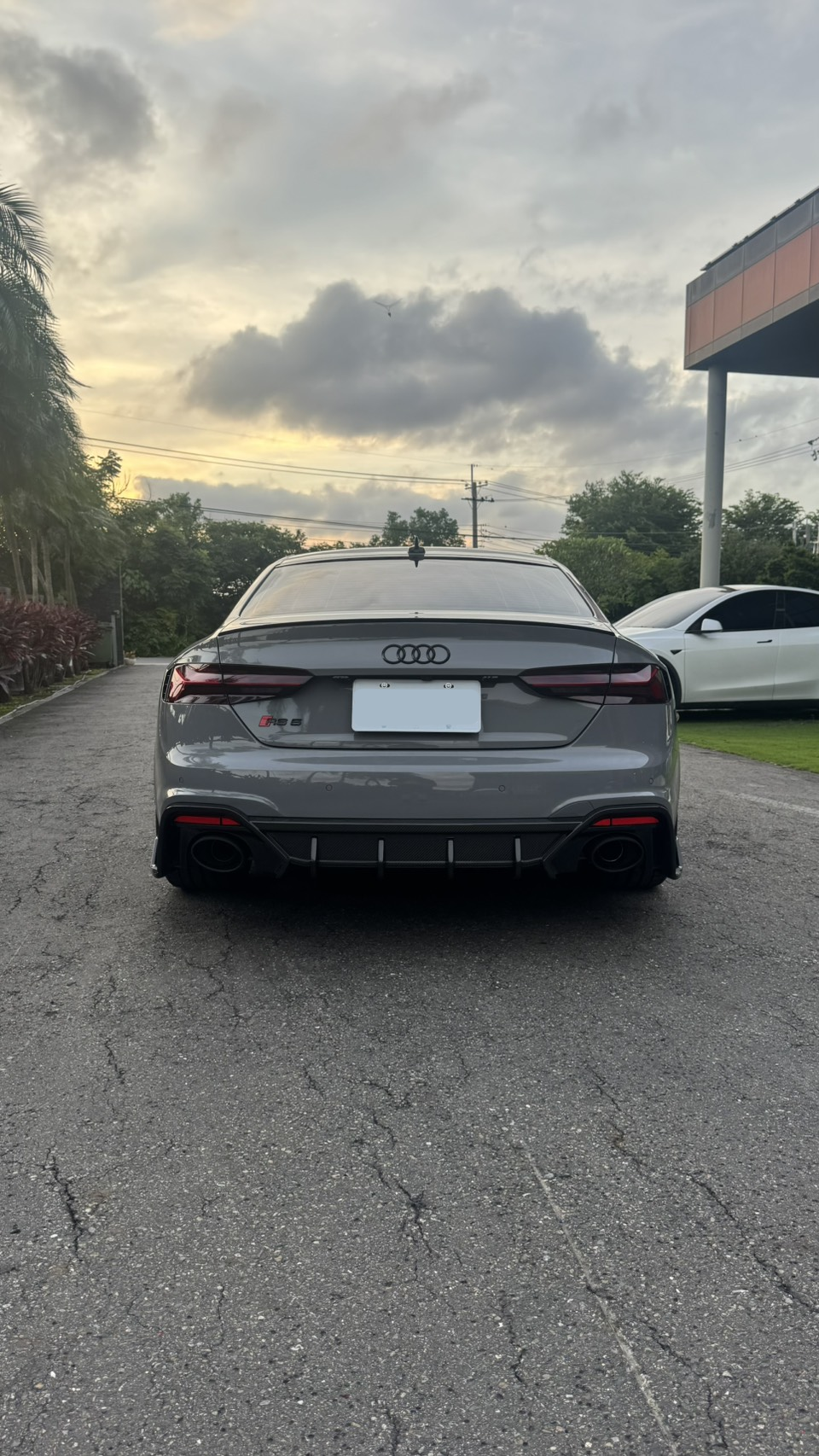 Taiwan Audi RS5 B9.5 Coupe Street Build