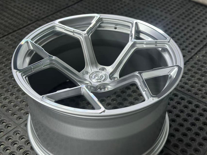 W108 — Wheel face and barrel