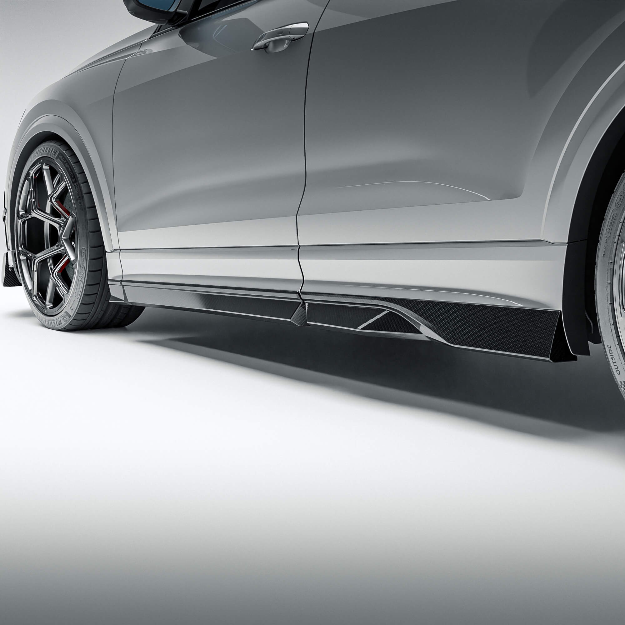 Audi RSQ8 Pre-LCI Carbon Fiber Side Skirts