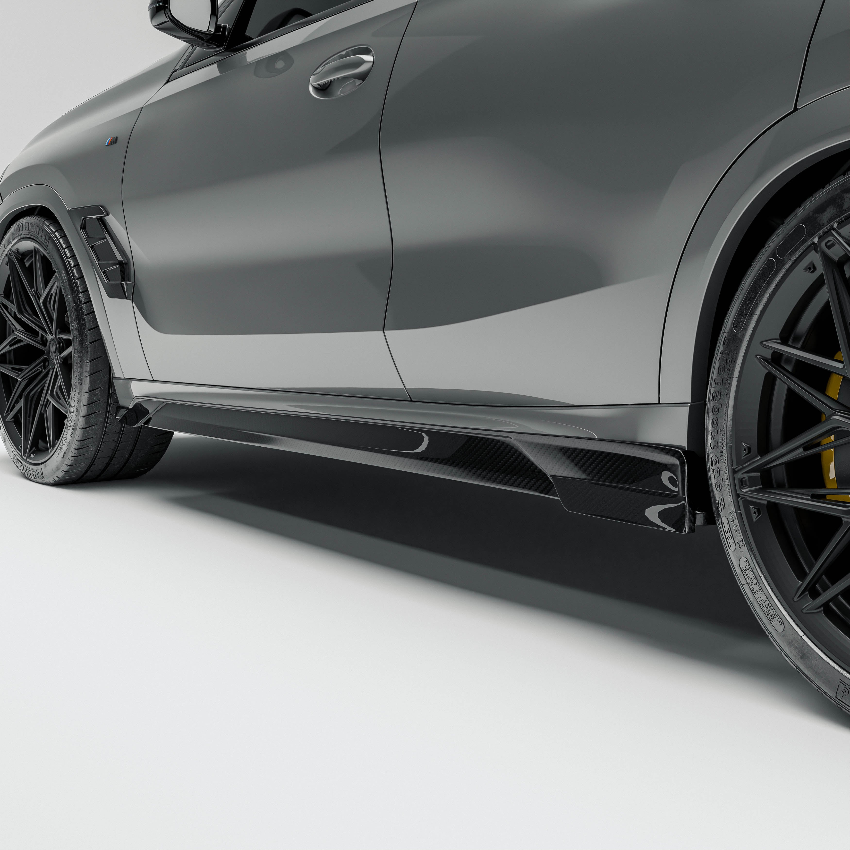 bmw-x6-g06-lci:-partial-installation-of-carbon-fiber-side-skirts-before-the-facelift
