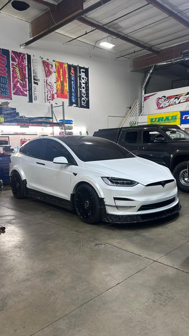 US Tesla Model X — White Splitter & Skirts Build
